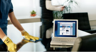 VILEDA. Bayeta MicroClean Plus 40x45cm. La microfibra más fina para superficies delicadas, Azul, Rojo, Verde y Amarillo. (20 Pack de 5Uds) - Imagen 2