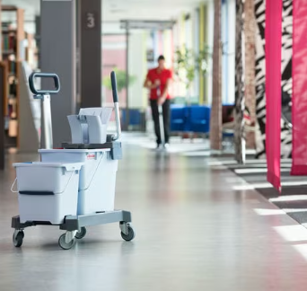 VILEDA. Kit Doble UltraSpeed Pro. (incl. mopa+soporte+barra). Versión doble cubo (25L y 9L) para fregado rápido y profesional. 59x38cm - Imagen 3